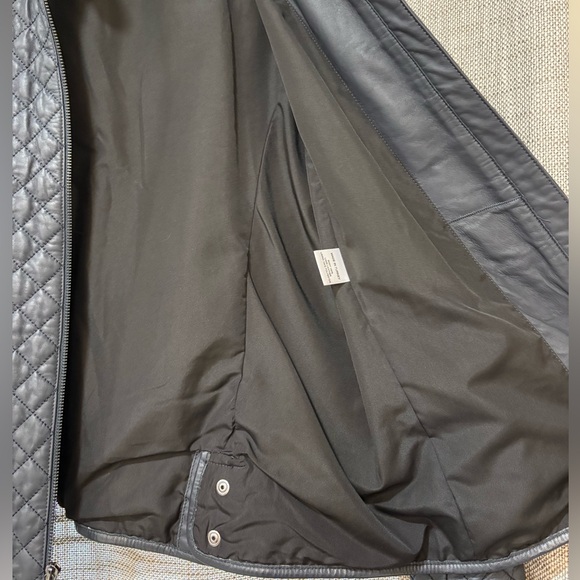 OVERLAND | Women’s Quilted Sheepskin Zip-Up Jacket - Picture 7 of 8